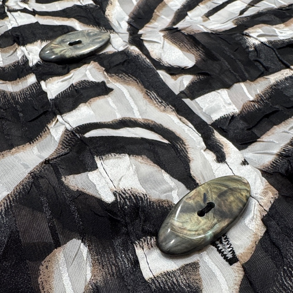 Draper’s & Damon’s Stylish Zebra Print Women's Blouse - Picture 5 of 7